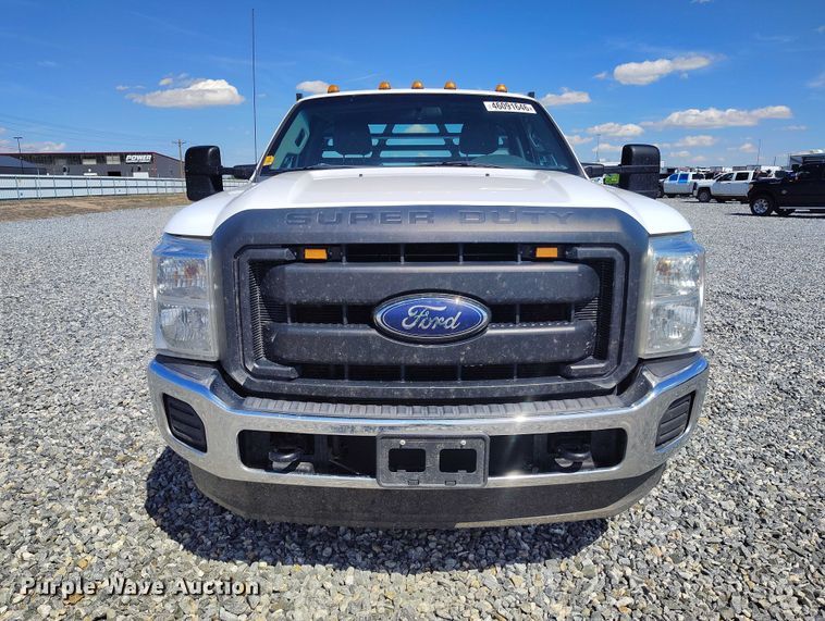 image for item YA2836 2015 Ford F350 Super Duty flatbed pickup truck
