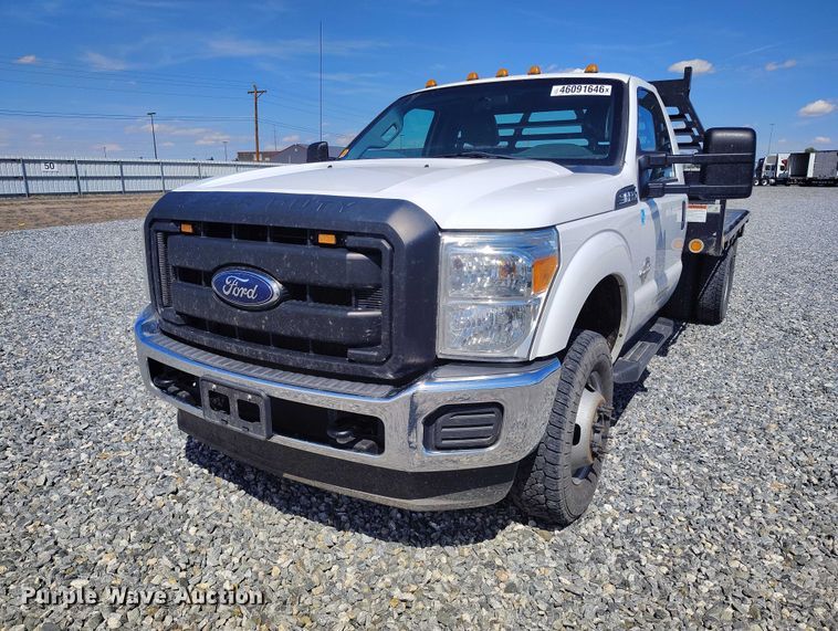 image for item YA2836 2015 Ford F350 Super Duty flatbed pickup truck