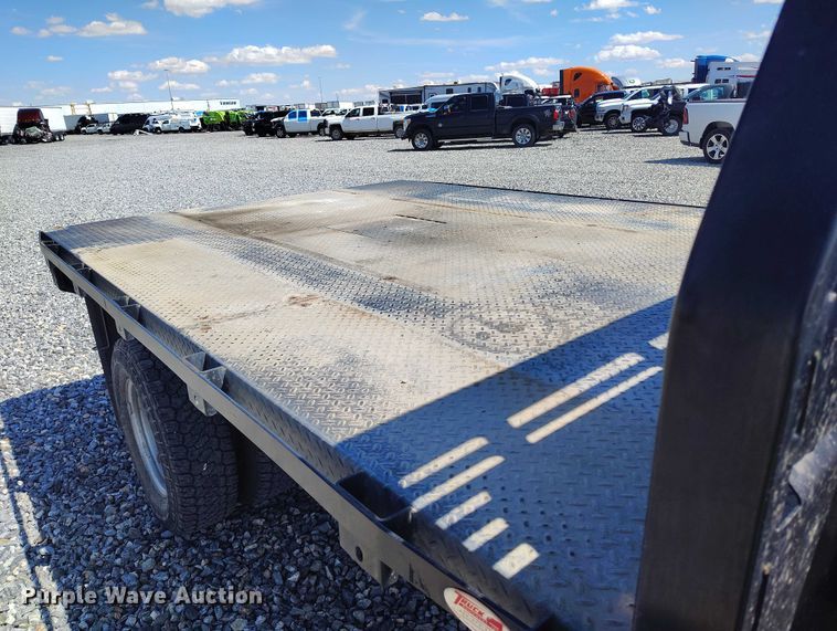 image for item YA2836 2015 Ford F350 Super Duty flatbed pickup truck