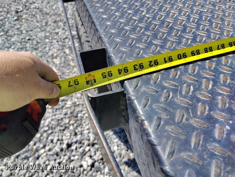 image for item YA2836 2015 Ford F350 Super Duty flatbed pickup truck
