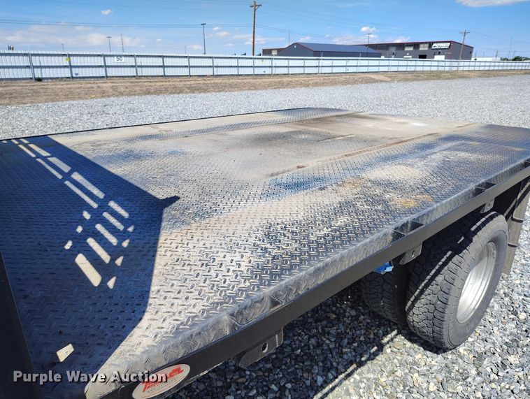 image for item YA2836 2015 Ford F350 Super Duty flatbed pickup truck