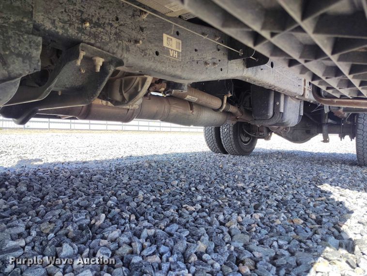 image for item YA2836 2015 Ford F350 Super Duty flatbed pickup truck