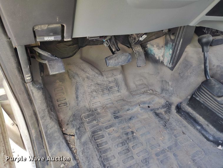 image for item YA2836 2015 Ford F350 Super Duty flatbed pickup truck