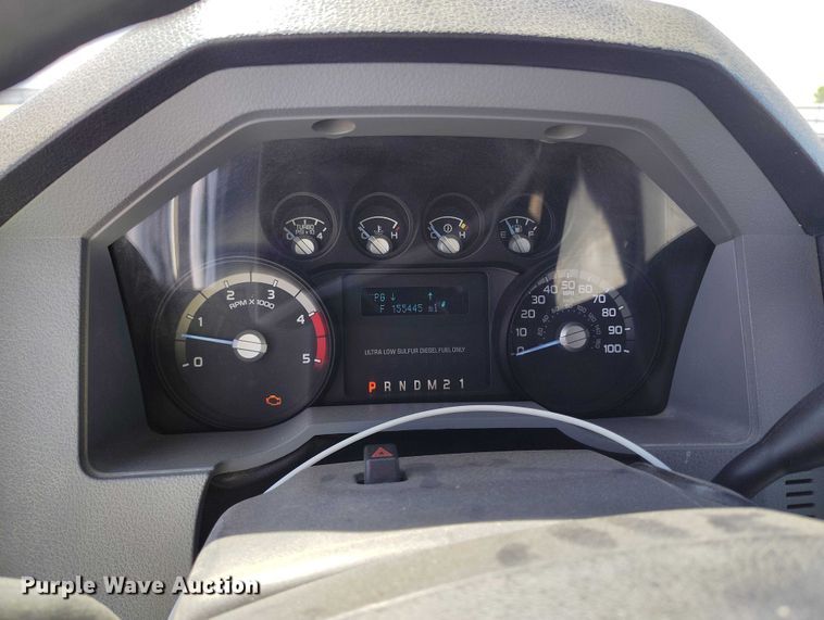 image for item YA2836 2015 Ford F350 Super Duty flatbed pickup truck