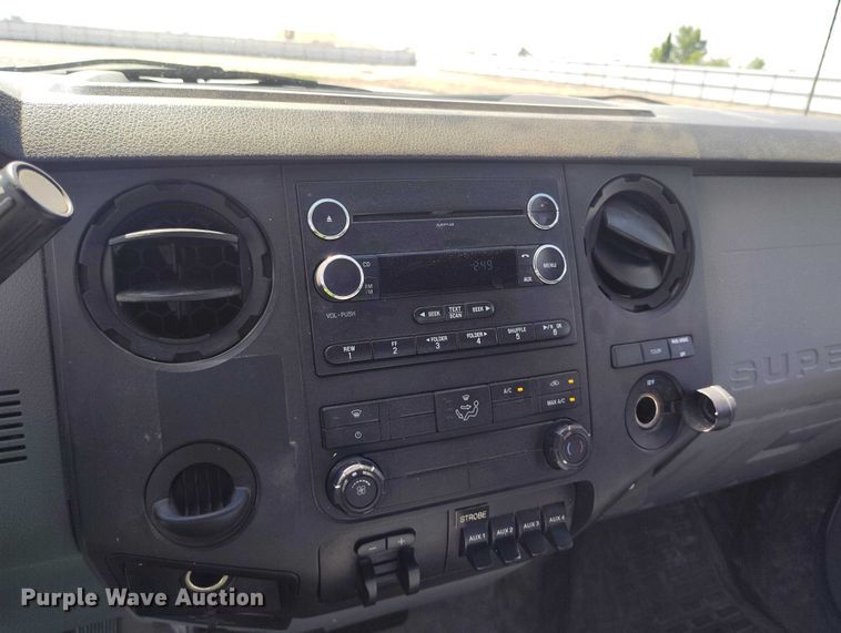 image for item YA2836 2015 Ford F350 Super Duty flatbed pickup truck