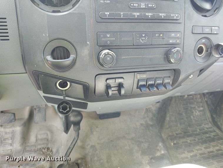 image for item YA2836 2015 Ford F350 Super Duty flatbed pickup truck