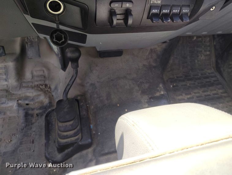 image for item YA2836 2015 Ford F350 Super Duty flatbed pickup truck