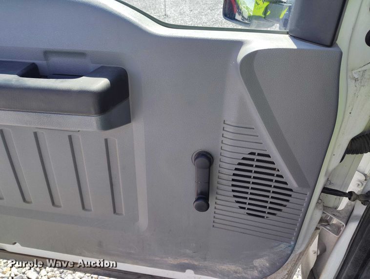 image for item YA2836 2015 Ford F350 Super Duty flatbed pickup truck