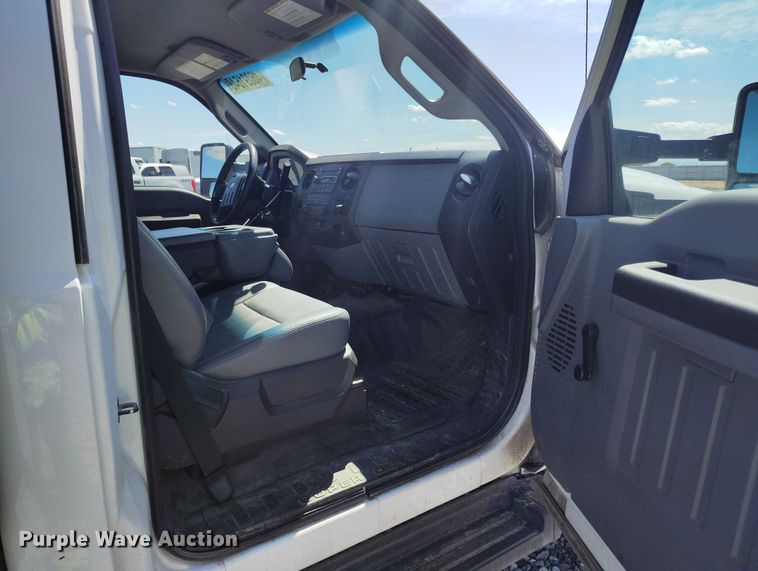 image for item YA2836 2015 Ford F350 Super Duty flatbed pickup truck