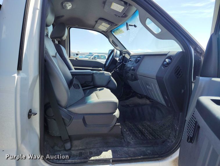 image for item YA2836 2015 Ford F350 Super Duty flatbed pickup truck