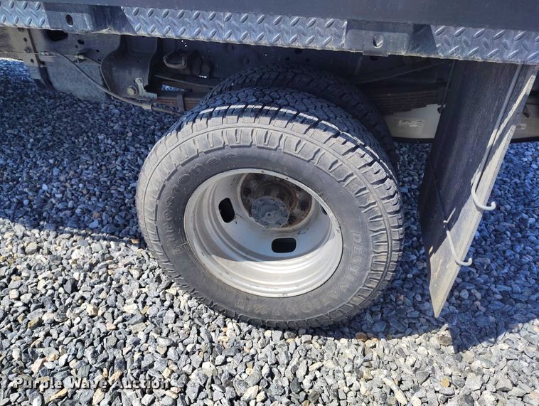image for item YA2836 2015 Ford F350 Super Duty flatbed pickup truck
