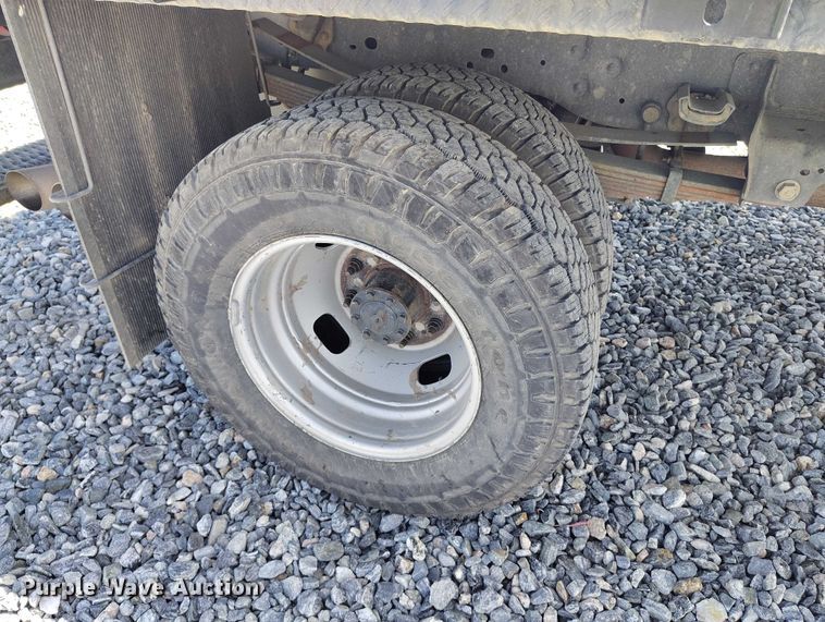 image for item YA2836 2015 Ford F350 Super Duty flatbed pickup truck