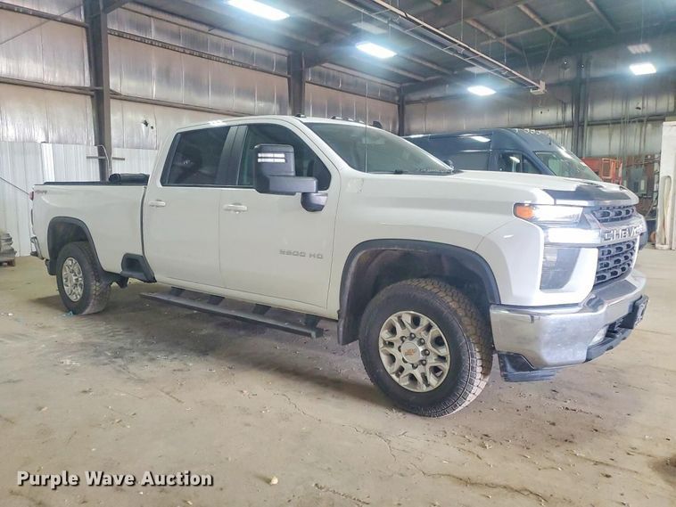 image for item YA3407 2022 Chevrolet Silverado 3500HD Crew Cab pickup truck