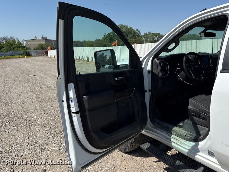 image for item YA3407 2022 Chevrolet Silverado 3500HD Crew Cab pickup truck