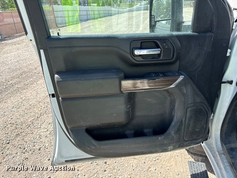 image for item YA3407 2022 Chevrolet Silverado 3500HD Crew Cab pickup truck