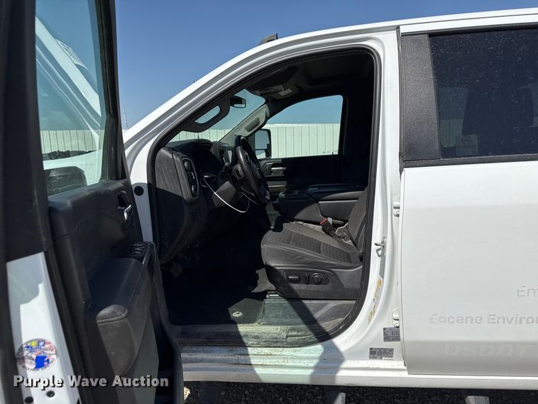 image for item YA3407 2022 Chevrolet Silverado 3500HD Crew Cab pickup truck