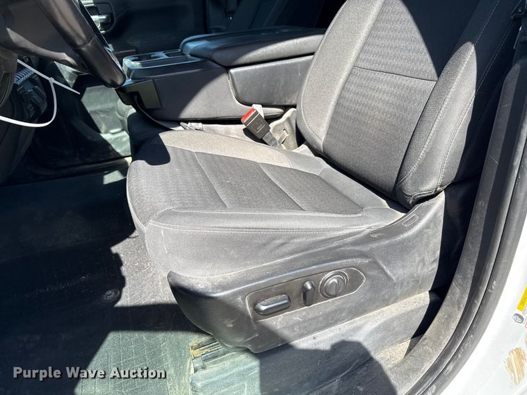 image for item YA3407 2022 Chevrolet Silverado 3500HD Crew Cab pickup truck