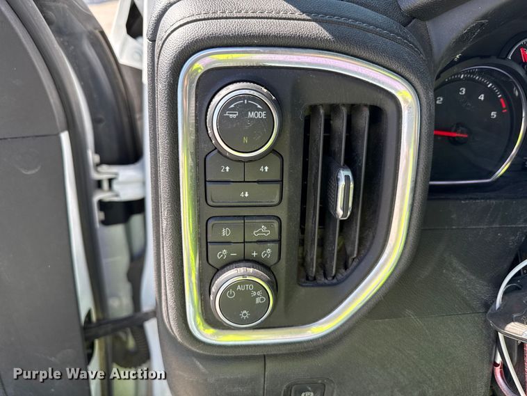 image for item YA3407 2022 Chevrolet Silverado 3500HD Crew Cab pickup truck