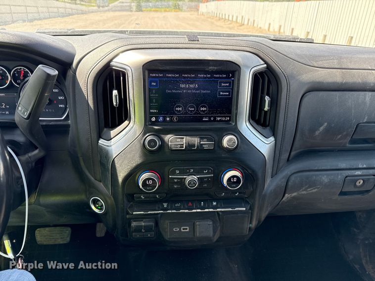 image for item YA3407 2022 Chevrolet Silverado 3500HD Crew Cab pickup truck