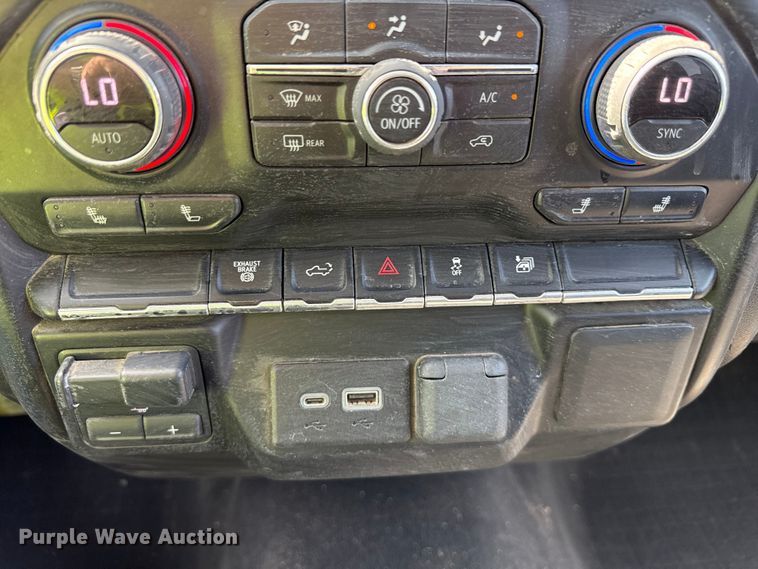 image for item YA3407 2022 Chevrolet Silverado 3500HD Crew Cab pickup truck