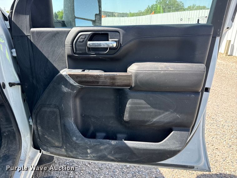 image for item YA3407 2022 Chevrolet Silverado 3500HD Crew Cab pickup truck