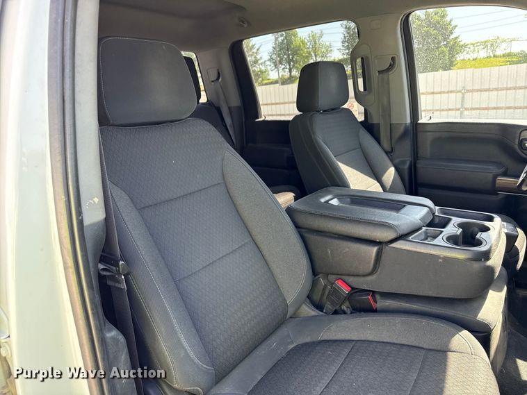 image for item YA3407 2022 Chevrolet Silverado 3500HD Crew Cab pickup truck