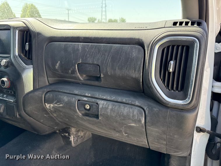image for item YA3407 2022 Chevrolet Silverado 3500HD Crew Cab pickup truck