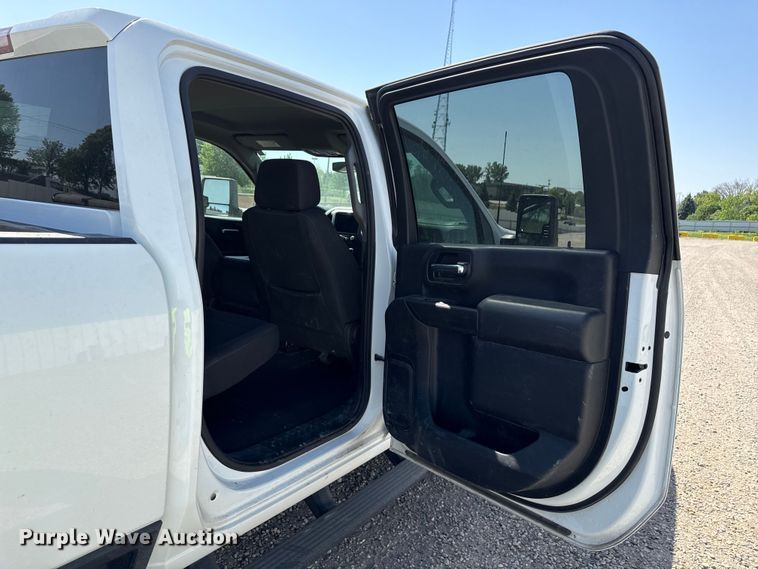 image for item YA3407 2022 Chevrolet Silverado 3500HD Crew Cab pickup truck