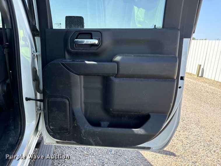 image for item YA3407 2022 Chevrolet Silverado 3500HD Crew Cab pickup truck