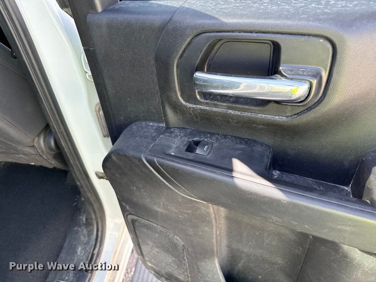 image for item YA3407 2022 Chevrolet Silverado 3500HD Crew Cab pickup truck