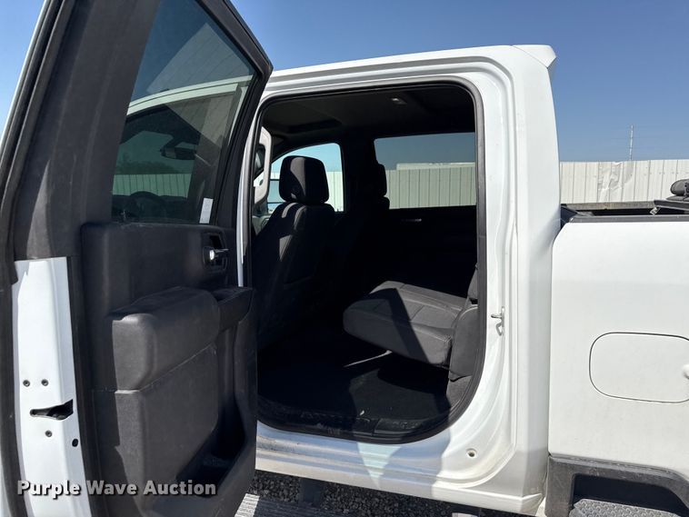 image for item YA3407 2022 Chevrolet Silverado 3500HD Crew Cab pickup truck