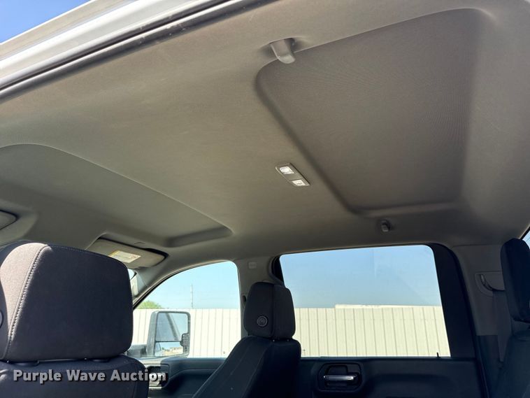 image for item YA3407 2022 Chevrolet Silverado 3500HD Crew Cab pickup truck