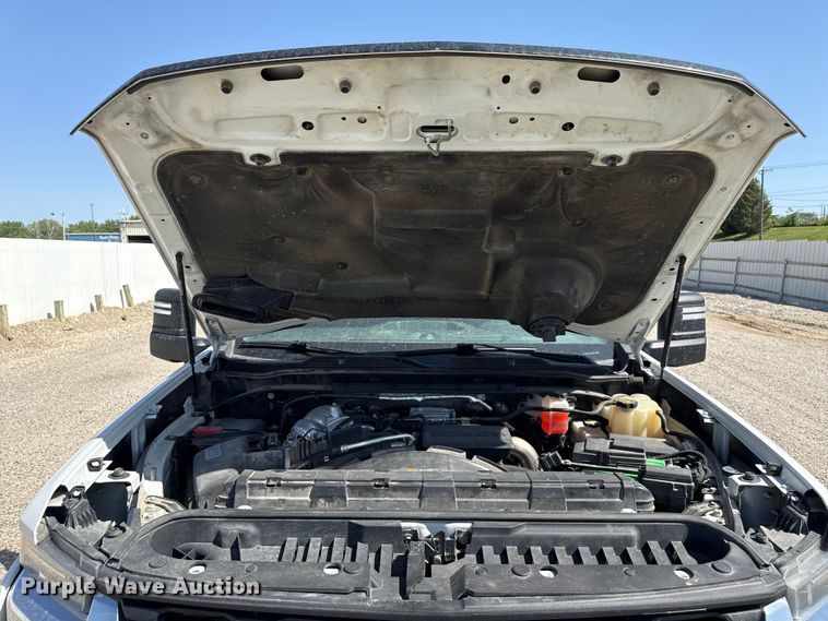 image for item YA3407 2022 Chevrolet Silverado 3500HD Crew Cab pickup truck