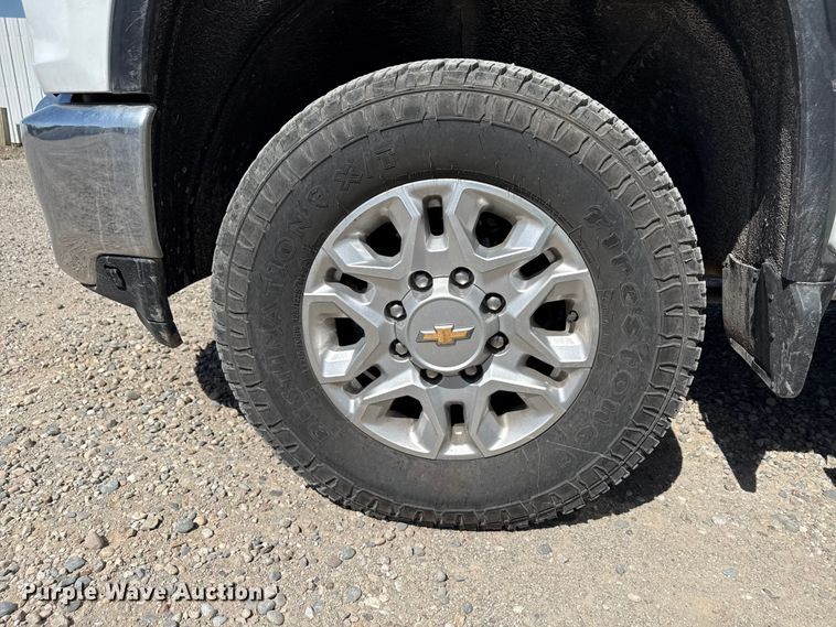 image for item YA3407 2022 Chevrolet Silverado 3500HD Crew Cab pickup truck