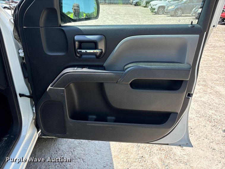image for item YA3640 2016 Chevrolet Silverado 1500 Crew Cab pickup truck