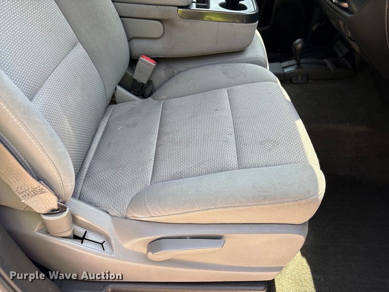 image for item YA3640 2016 Chevrolet Silverado 1500 Crew Cab pickup truck