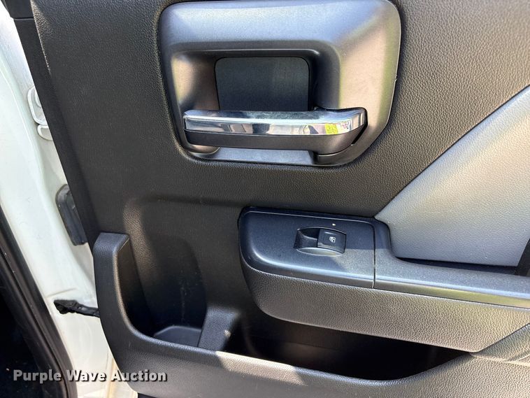 image for item YA3640 2016 Chevrolet Silverado 1500 Crew Cab pickup truck