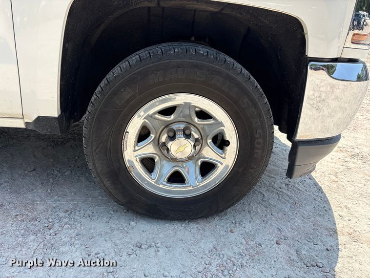 image for item YA3640 2016 Chevrolet Silverado 1500 Crew Cab pickup truck