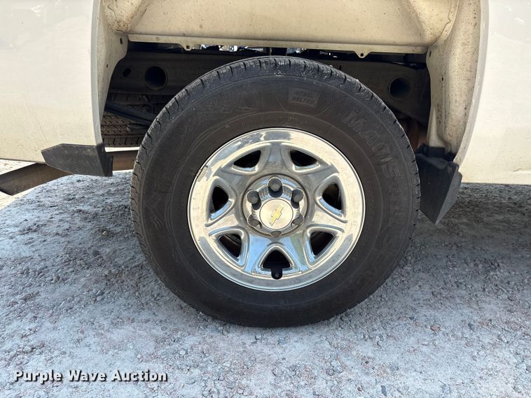 image for item YA3640 2016 Chevrolet Silverado 1500 Crew Cab pickup truck