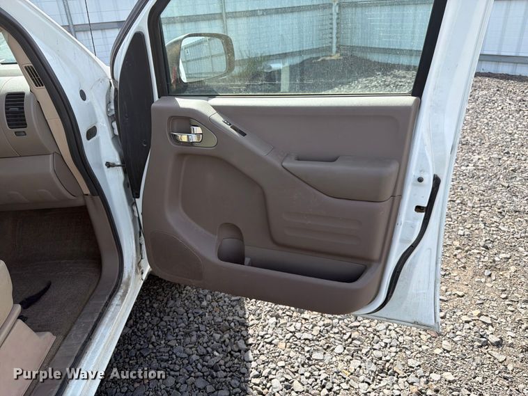 image for item YA3799 2015 Nissan Frontier Ext. Cab pickup truck