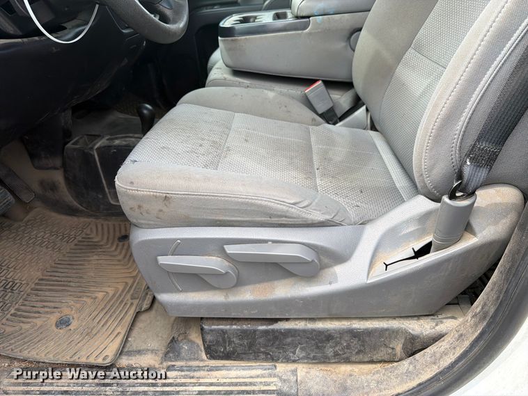 image for item YA3886 2019 Chevrolet Silverado Ld Ext. Cab pickup truck