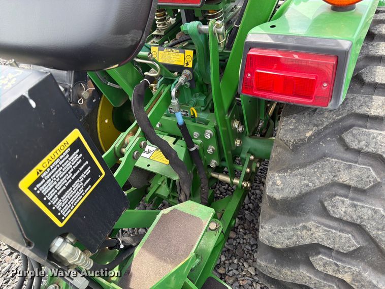 image for item YA3975 2003 John Deere 790 MFWD tractor