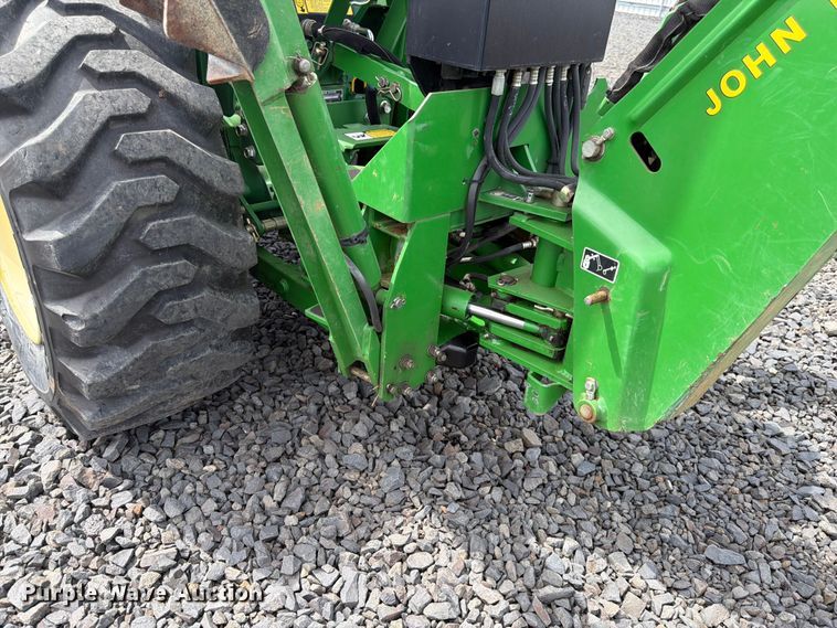 image for item YA3975 2003 John Deere 790 MFWD tractor