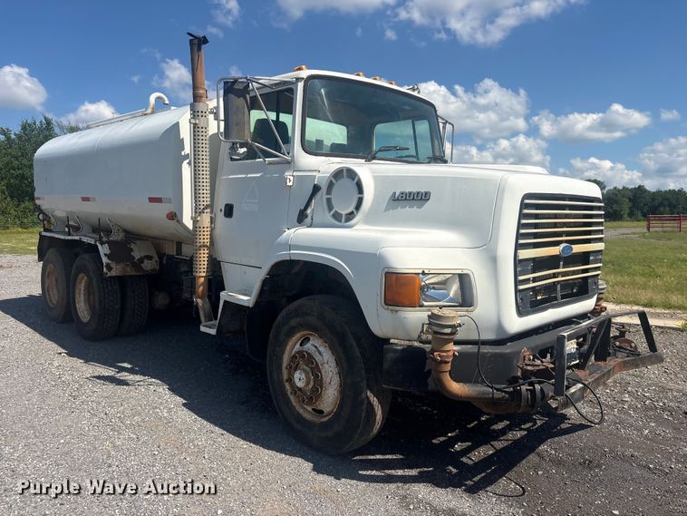 image for item DJ7934 1995 Ford L8000 water truck