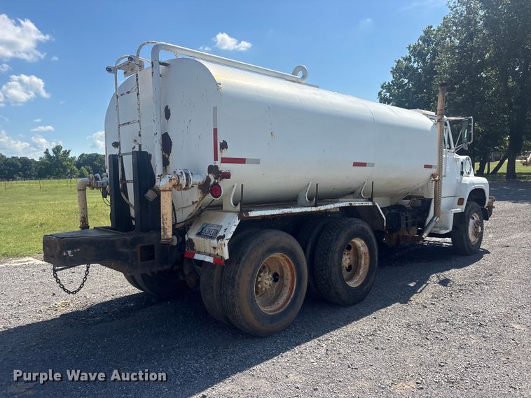 image for item DJ7934 1995 Ford L8000 water truck