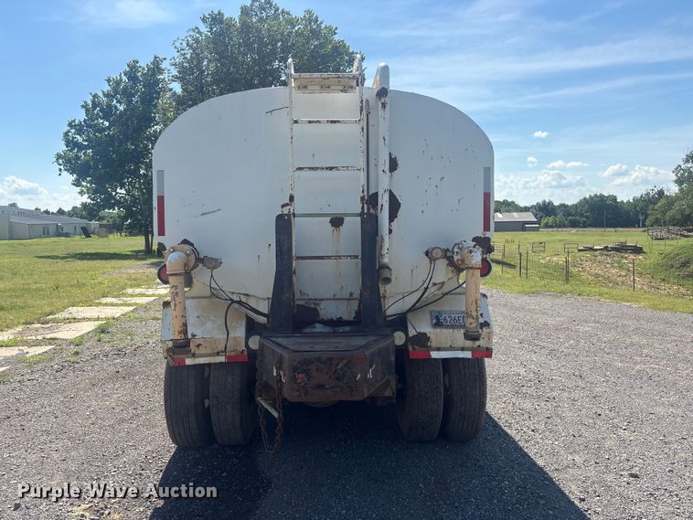 image for item DJ7934 1995 Ford L8000 water truck