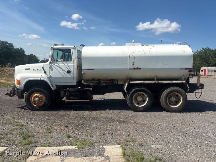 image for item DJ7934 1995 Ford L8000 water truck