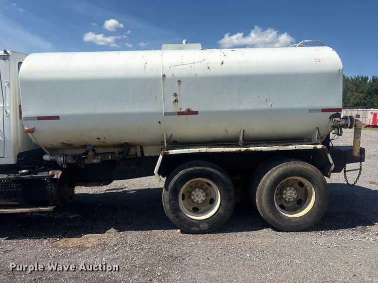 image for item DJ7934 1995 Ford L8000 water truck
