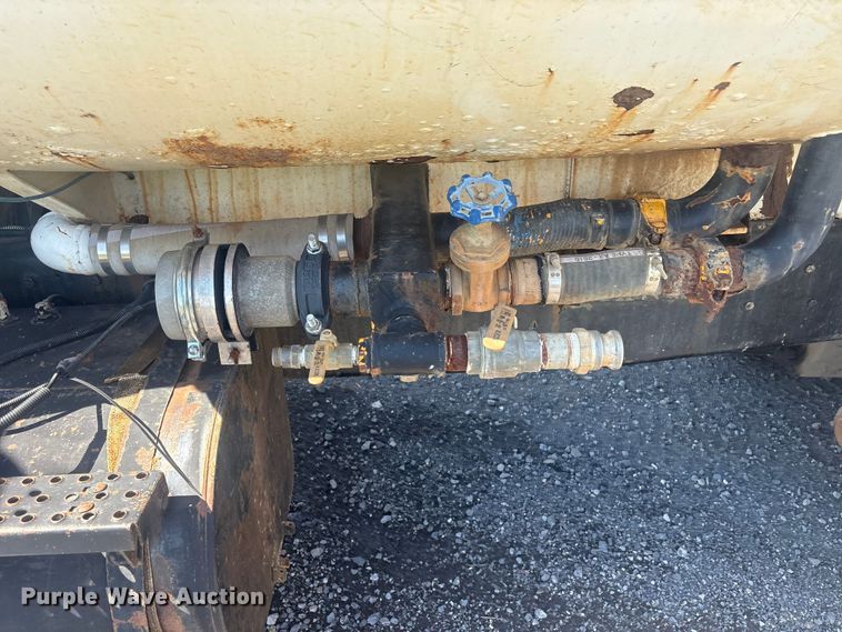 image for item DJ7934 1995 Ford L8000 water truck