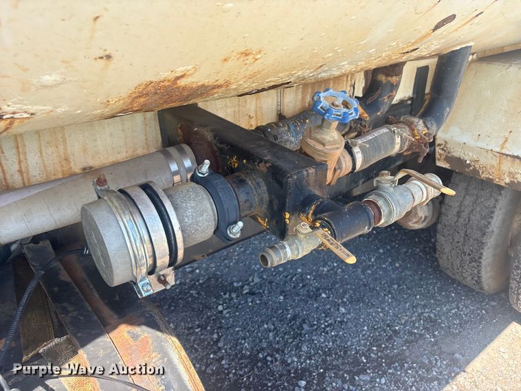 image for item DJ7934 1995 Ford L8000 water truck